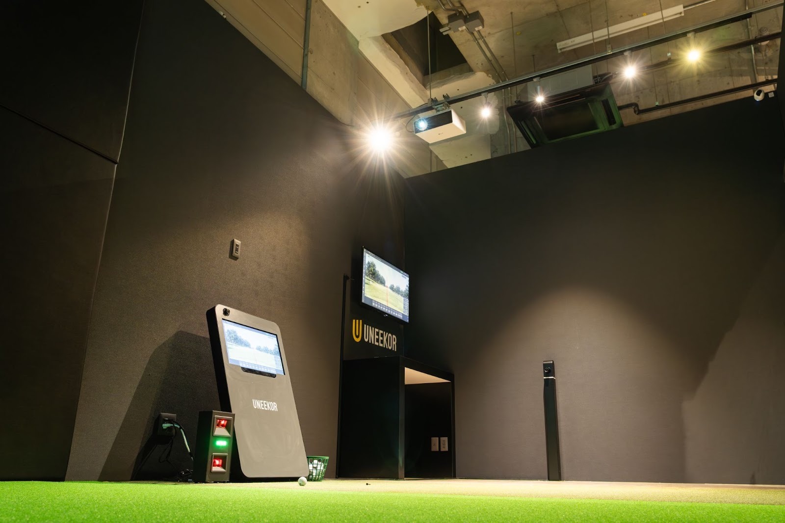 高精度シミュレーションを実現！2025年おすすめゴルフシミュレーター8選