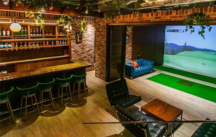 ゴルフ シミュレーター 導入事例 Atmosphere LOUNGE