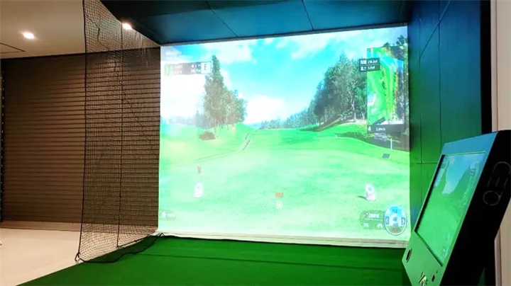 ゴルフ シミュレーター 導入事例 ガレージ内打席