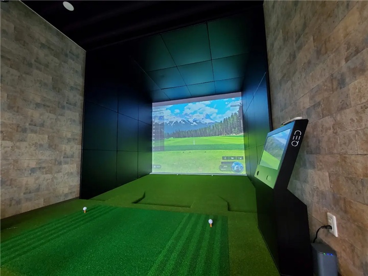 ゴルフ シミュレーター 導入事例 トレーラーハウス打席